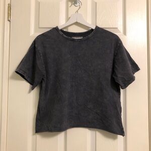 2/$10🌷Acid wash boxy crop tee (S)